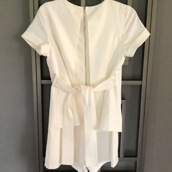 NWT Lavish Alice Saks fifth Avenue off White shorts jumpsuit romper size 10 - Picture 4 of 7